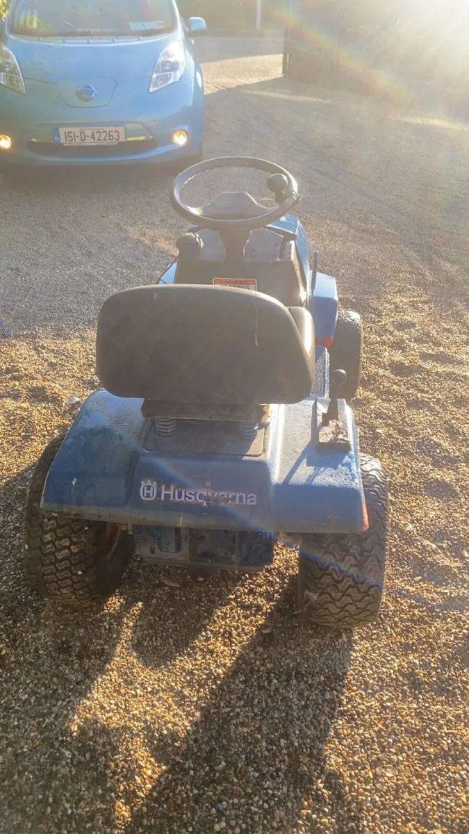 Lawn tractor - Image 3
