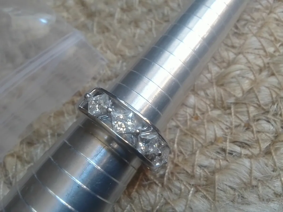 STERLING SILVER Moissanite band ring size N new - Image 3