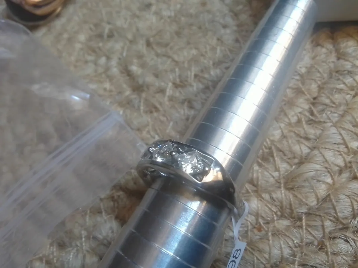 STERLING SILVER Moissanite band ring size N new - Image 4