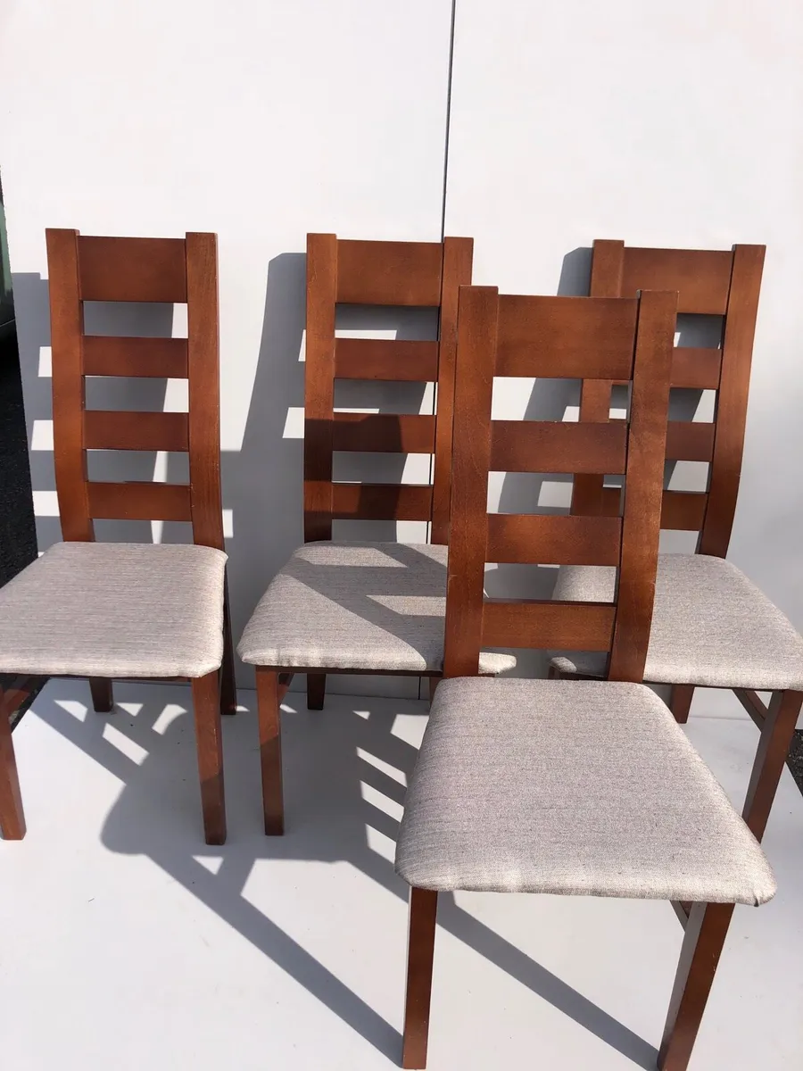 Four chairs - Image 2