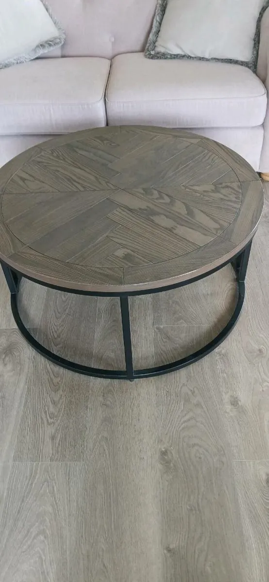 Ex living large round Coffee table - Image 3
