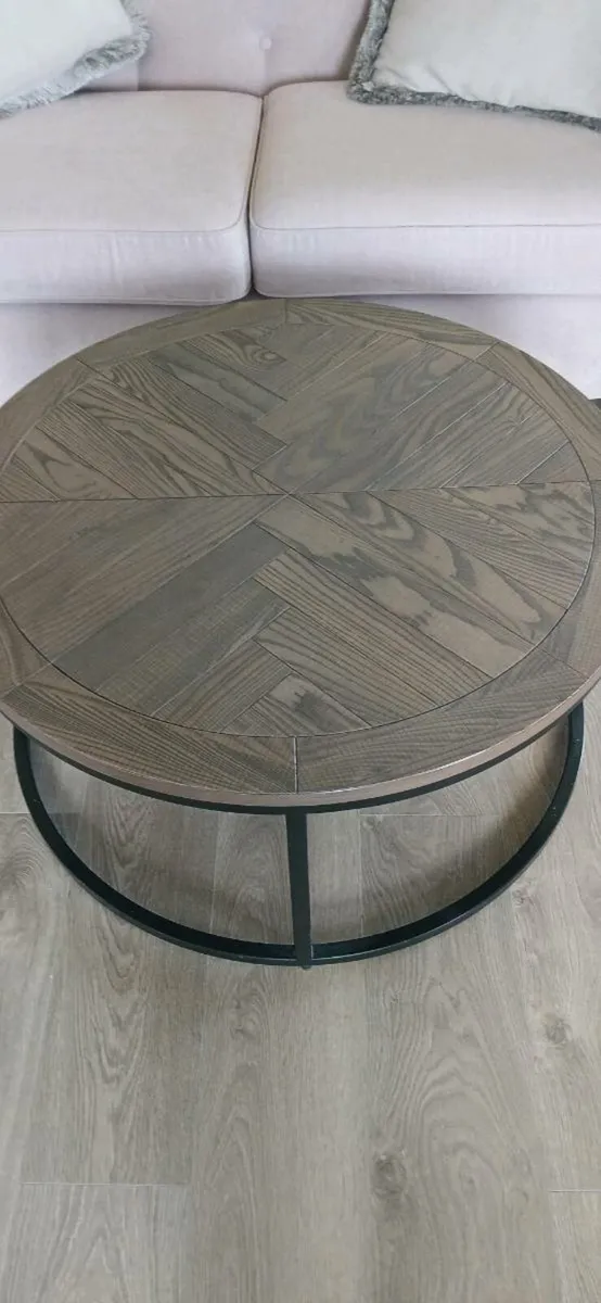 Ex living large round Coffee table - Image 4