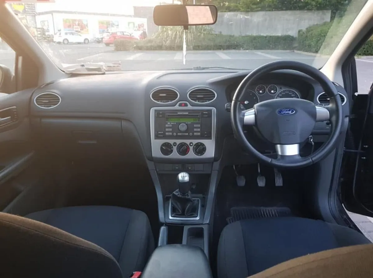 Low Mileage 1.4 Petrol Ford Focus (2006) - Image 2