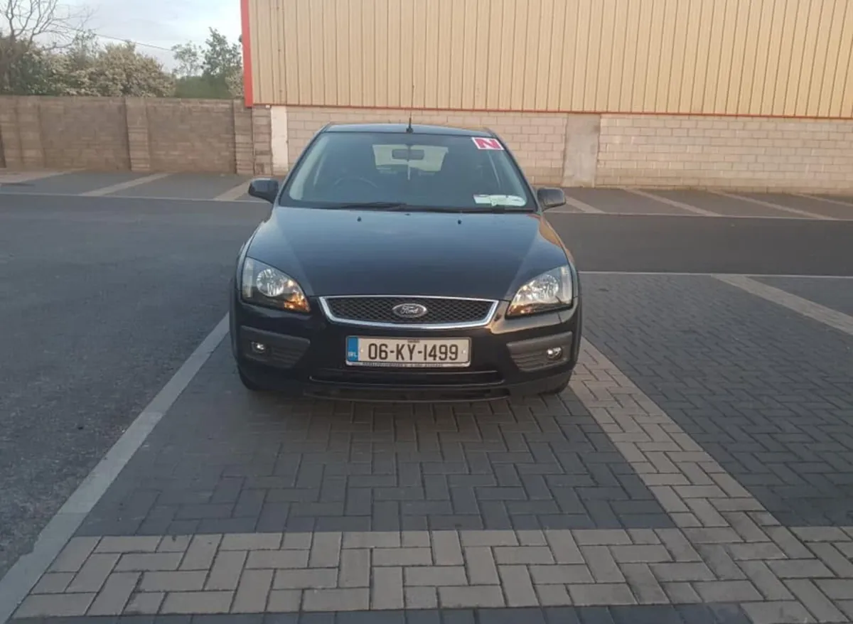 Low Mileage 1.4 Petrol Ford Focus (2006) - Image 3