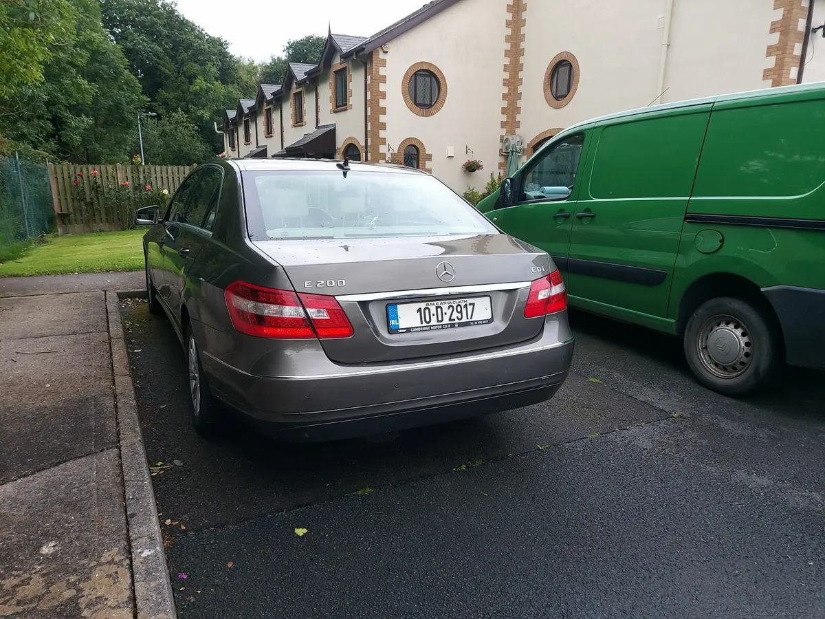 Mercedes-Benz E-Class 2010 - Image 2