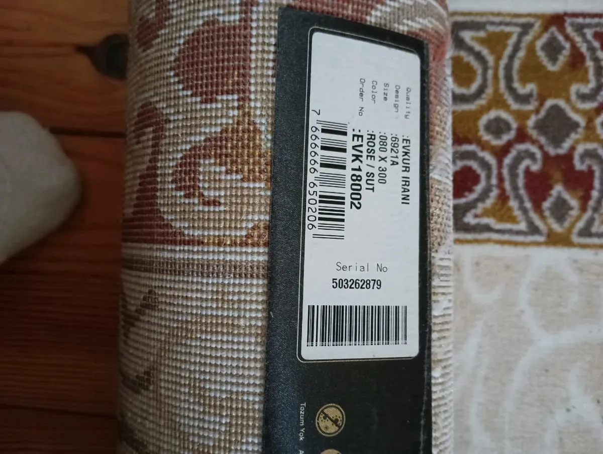 Beautiful new runner,good quality - Image 2