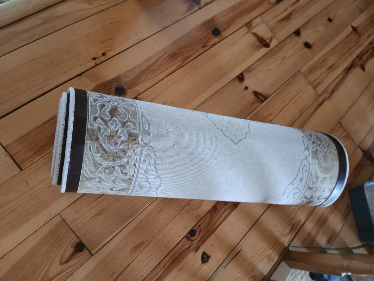 Beautiful new runner,good quality - Image 4