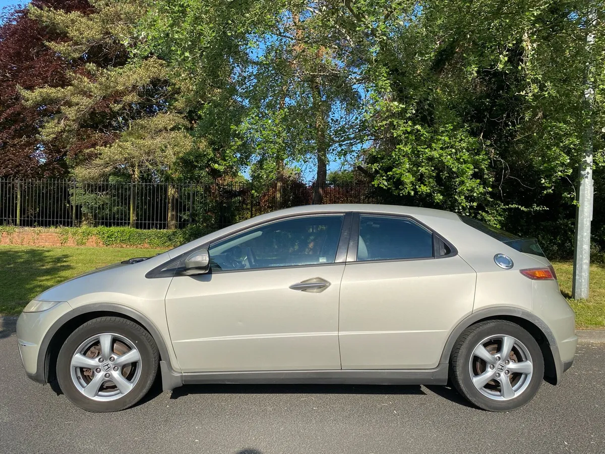 Honda civic 1.8 i-vtec 2008 - Image 2