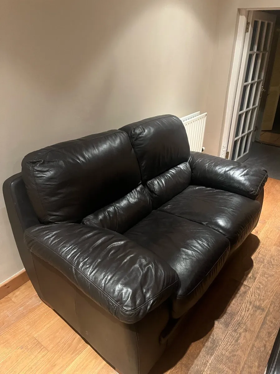 Leather couch - Image 2