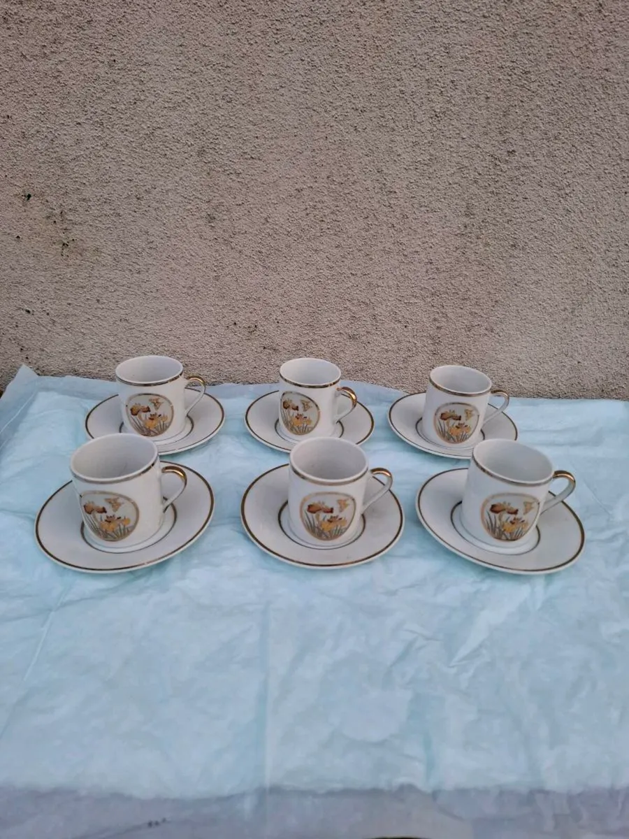 6 china espesso cups and saucers postage possible - Image 1
