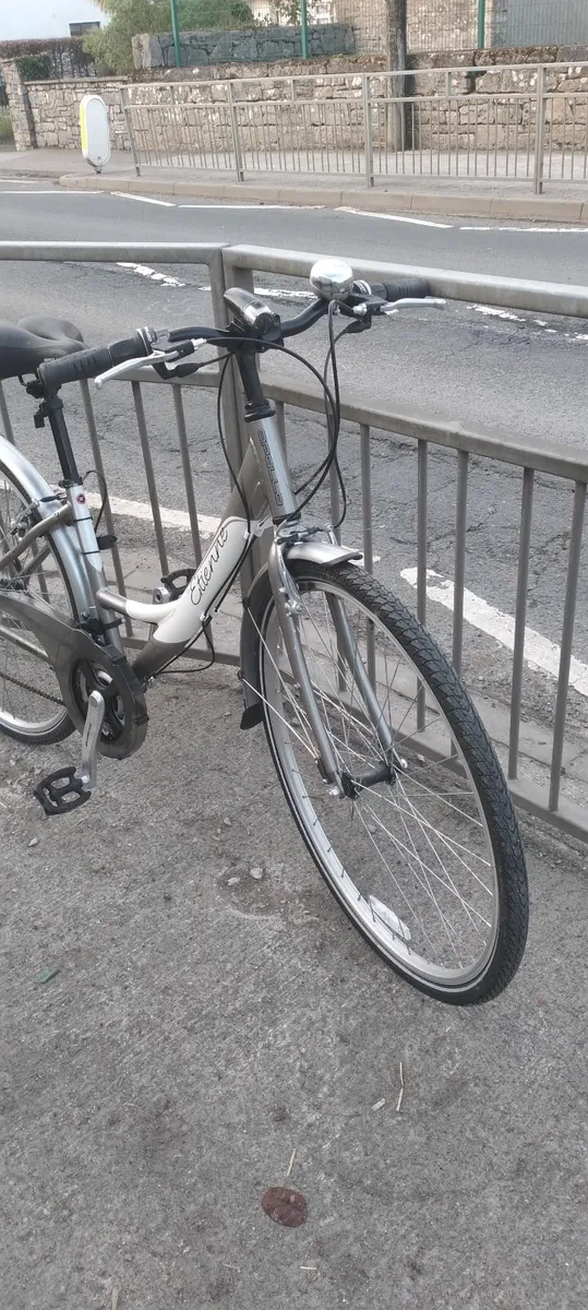 Lovely ladies bike 28inch E TIENNE APOLLO - Image 3