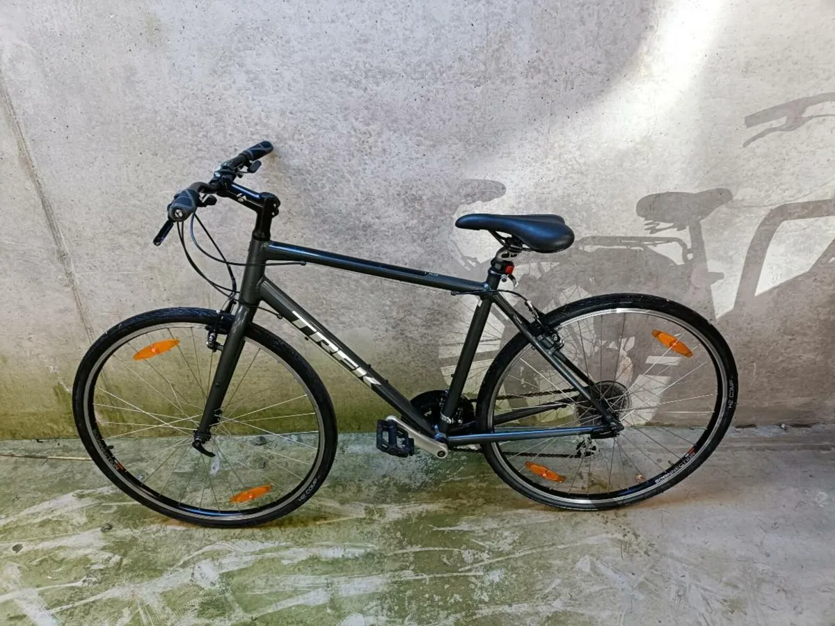 Trek Hybrid bike size L - Image 4
