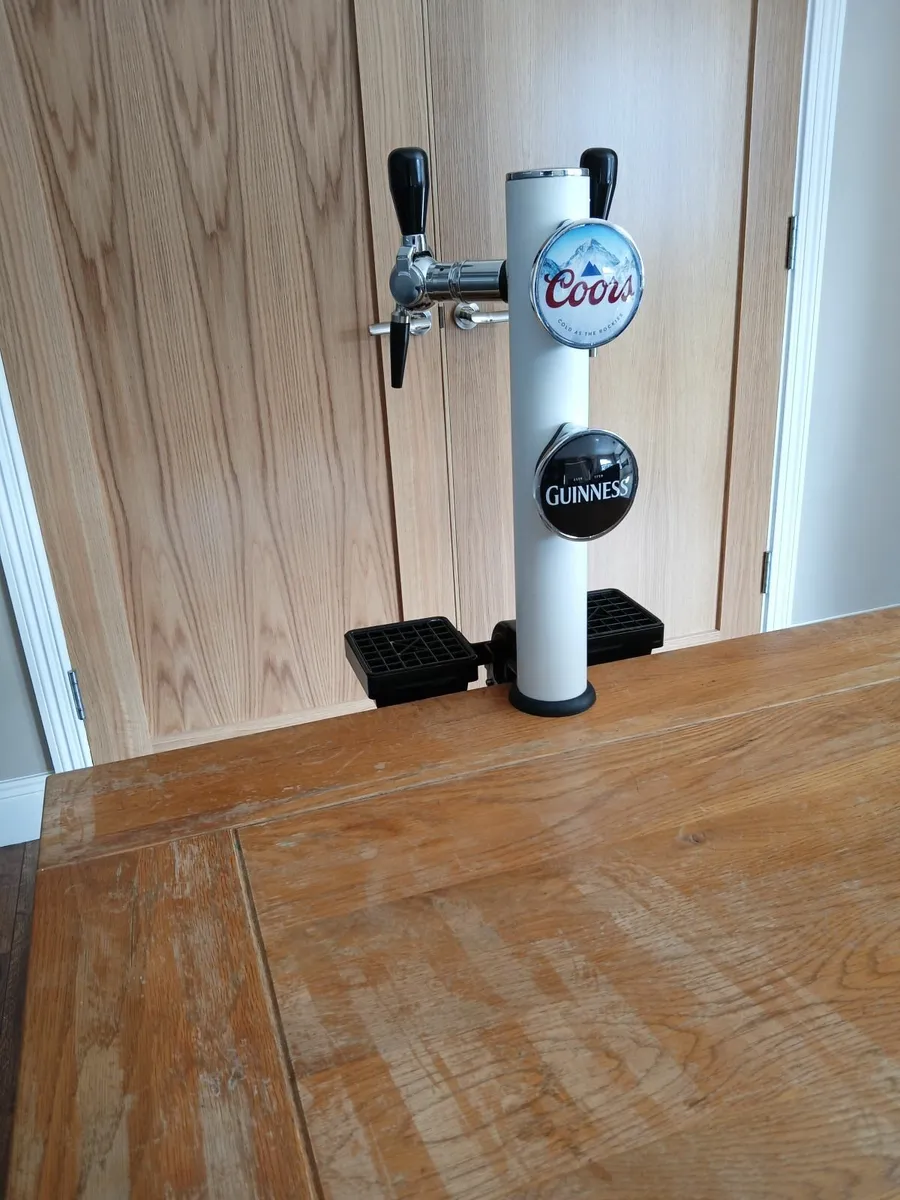 Beer cooler and taps - Image 1