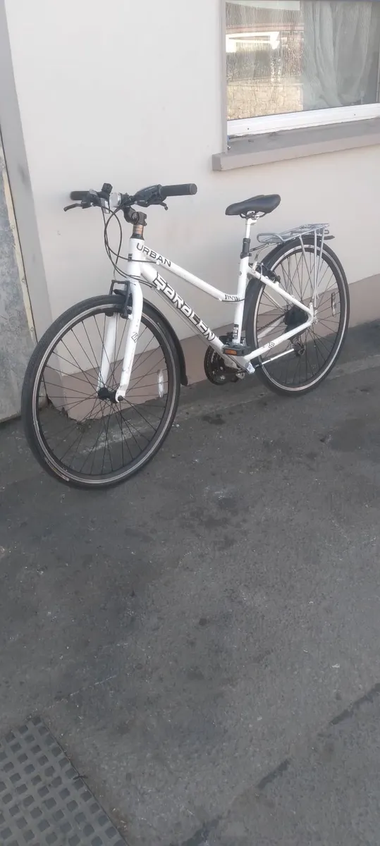 Lovely ladies bike 28inch price too sell - Image 1