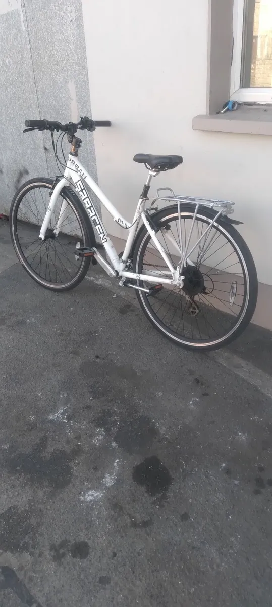 Lovely ladies bike 28inch price too sell - Image 4