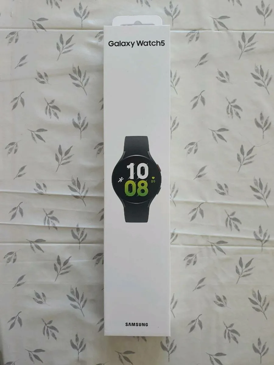 Samsung Galaxy Watch 5 44mm 4G LTE **BRAND NEW** - Image 2
