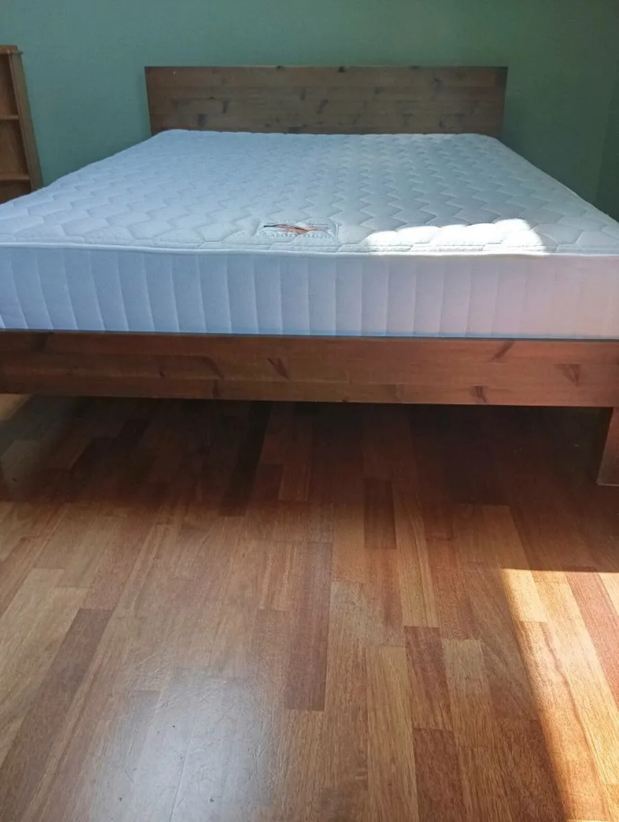King size bed - Image 2