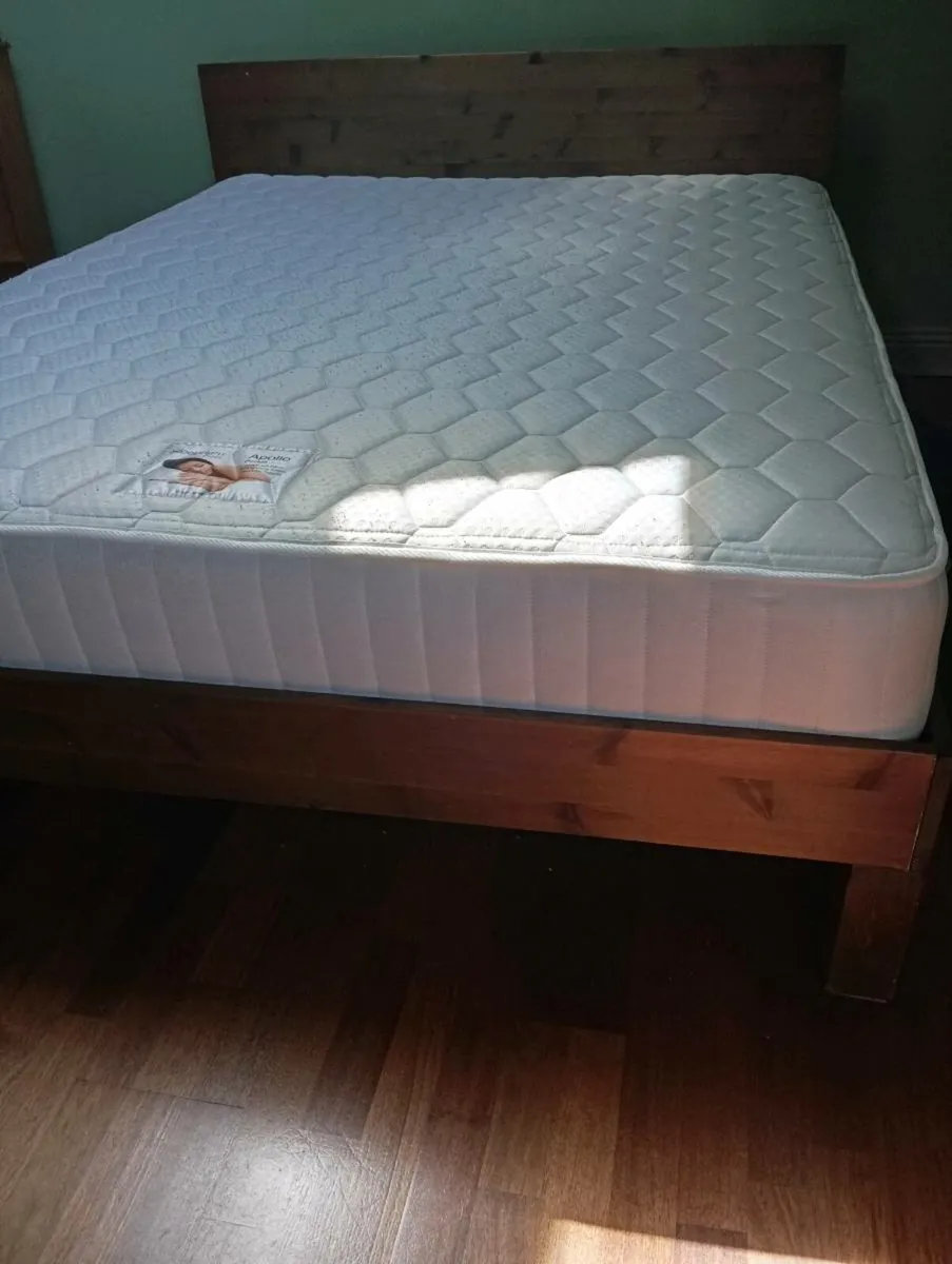 King size bed - Image 4