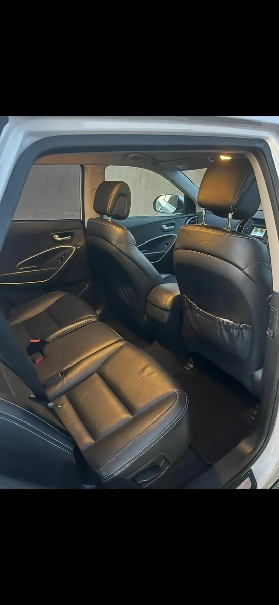 Hyundai Santa Fe 2016 - Image 3