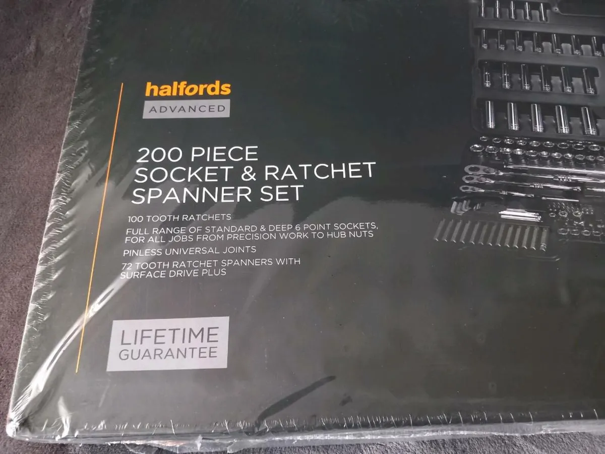 Brand new in box Halfords 200pce socket set - Image 3