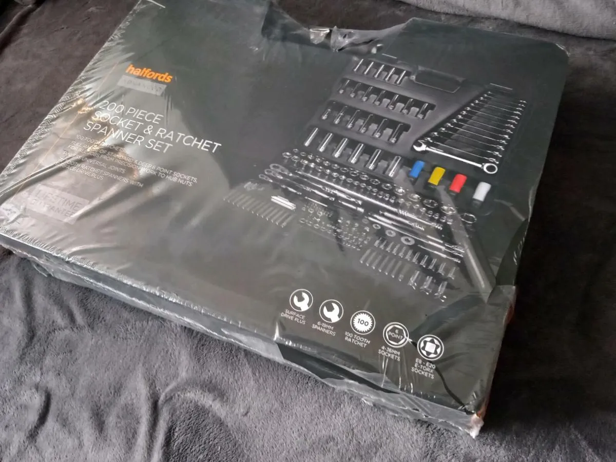 Brand new in box Halfords 200pce socket set - Image 4