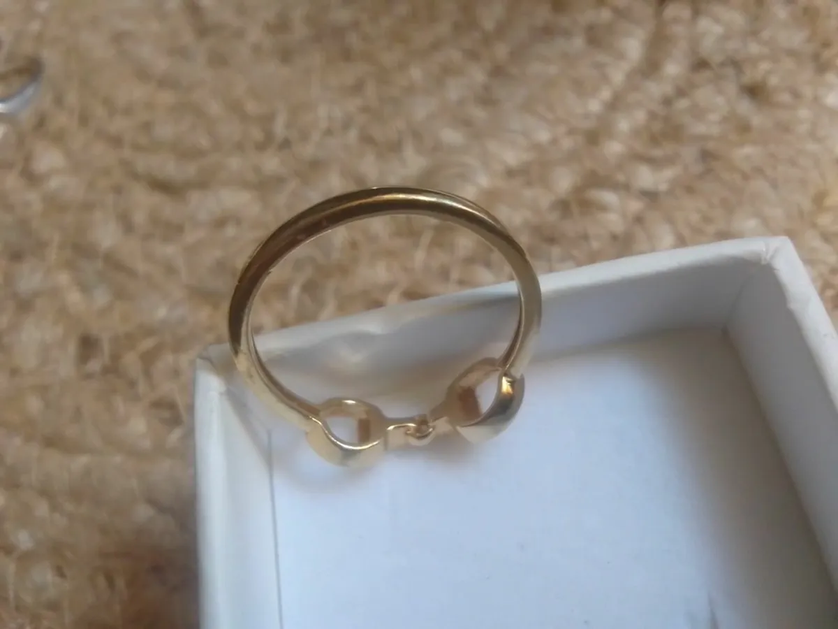 STERLING SILVER YELLOW GOLD SNAFFLE RING Q - Image 3