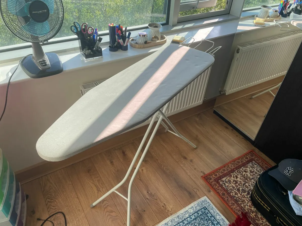 Ironing table