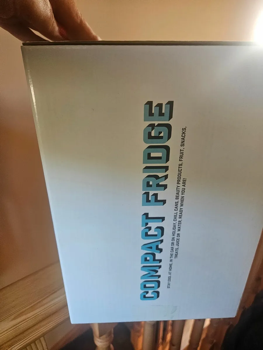 Mini fridge - Image 1