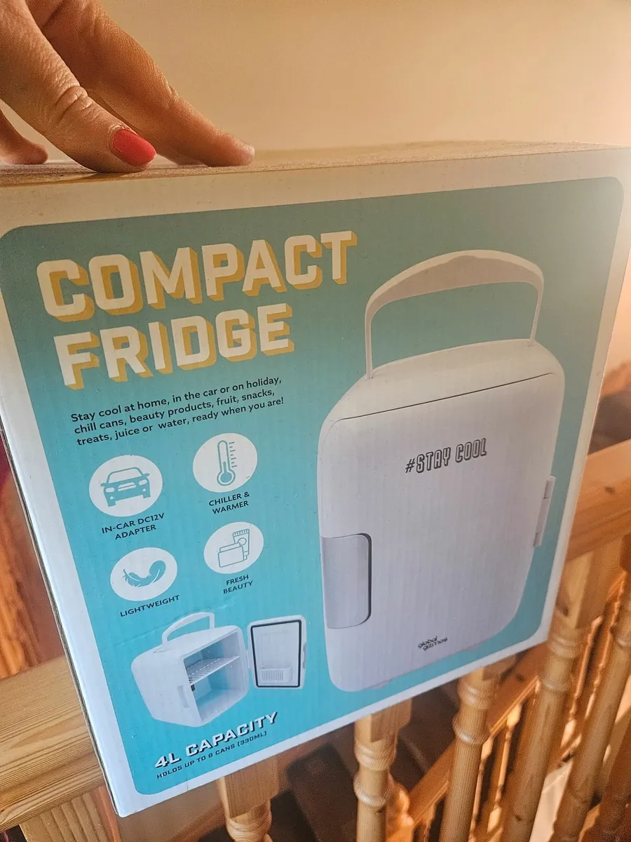 Mini fridge - Image 2