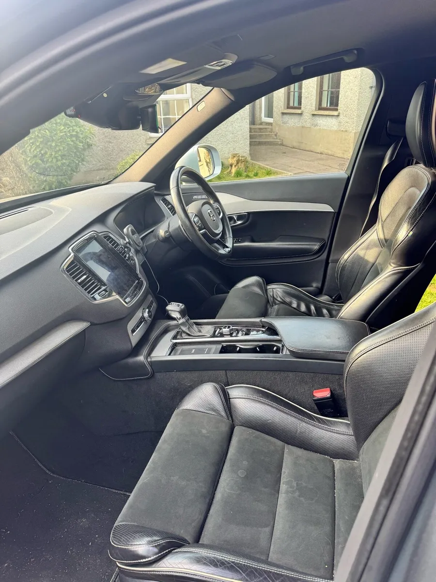 Volvo XC90 R-Design - Image 2