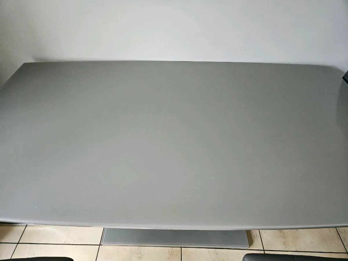 Glass table & 4 chairs - Image 3