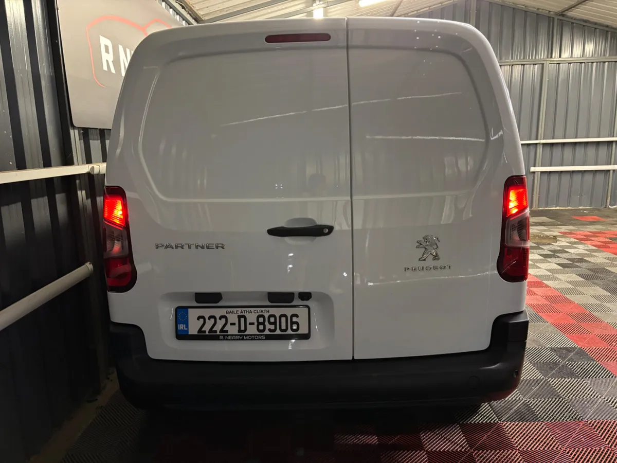 2022 222 Peugeot Partner Manual Vat INC - Image 2