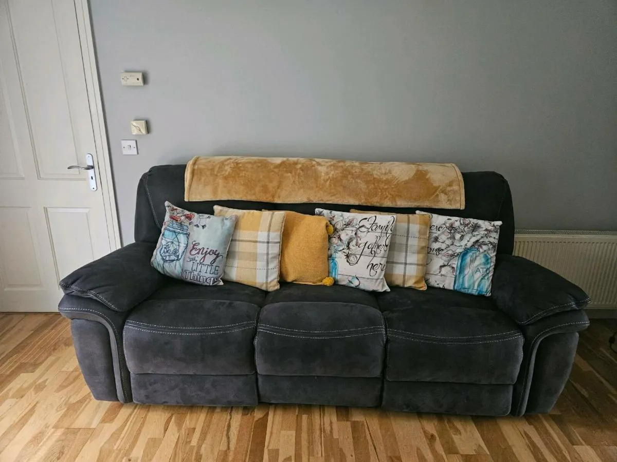 3 + 1 recliner couch and armchair - Image 1
