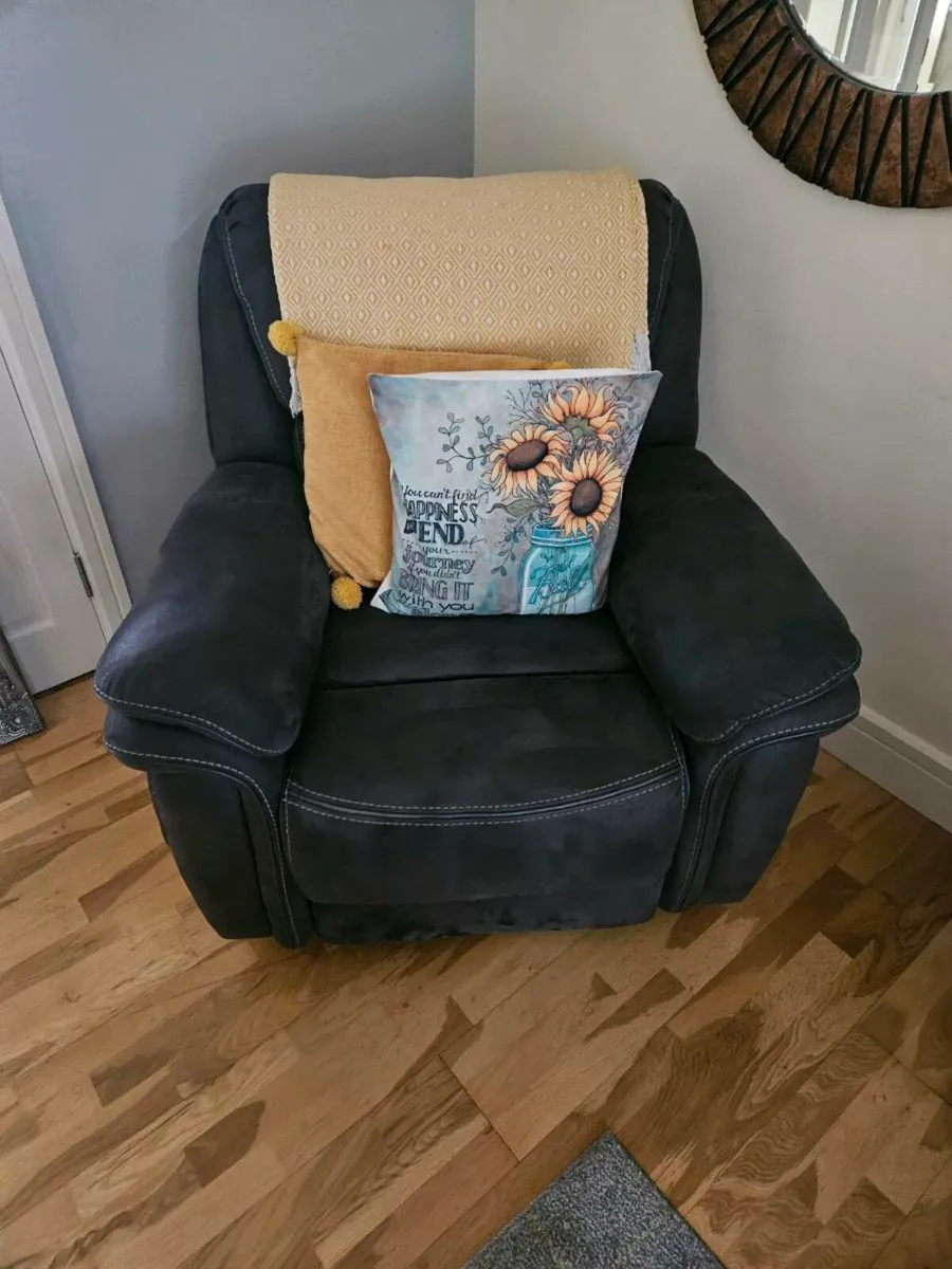 3 + 1 recliner couch and armchair - Image 3