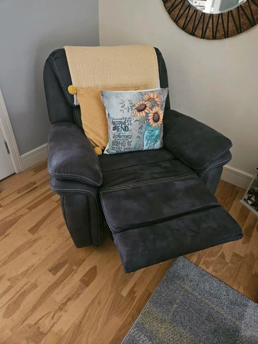 3 + 1 recliner couch and armchair - Image 4
