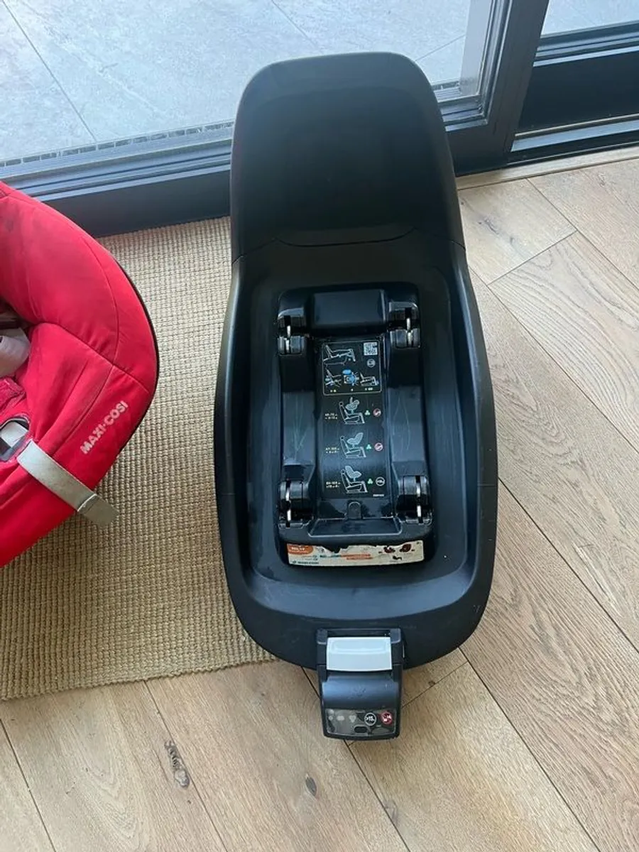 car seat and iso fix - Image 2