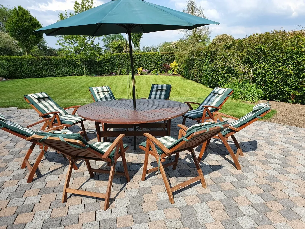 Garden furniture table & chairs - Image 2