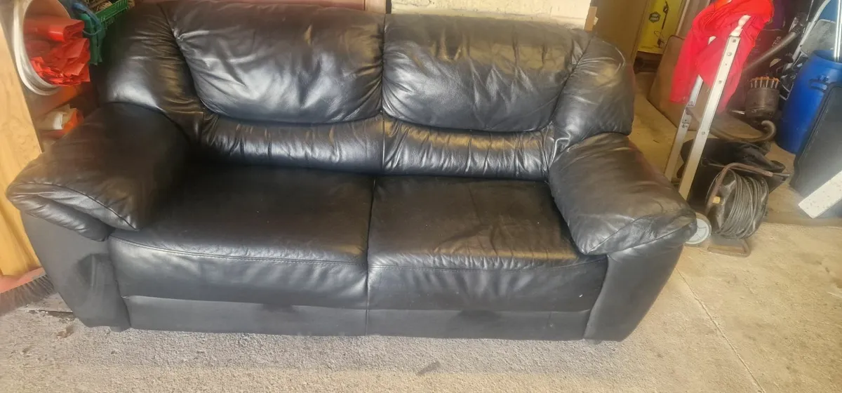 Black leather Suite - Image 1