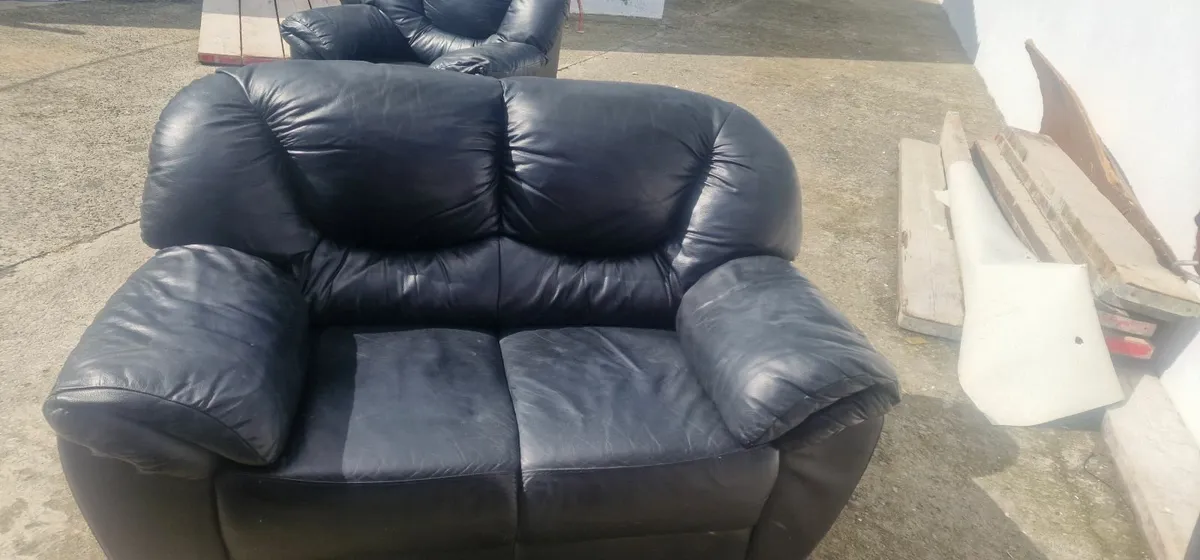 Black leather Suite - Image 2