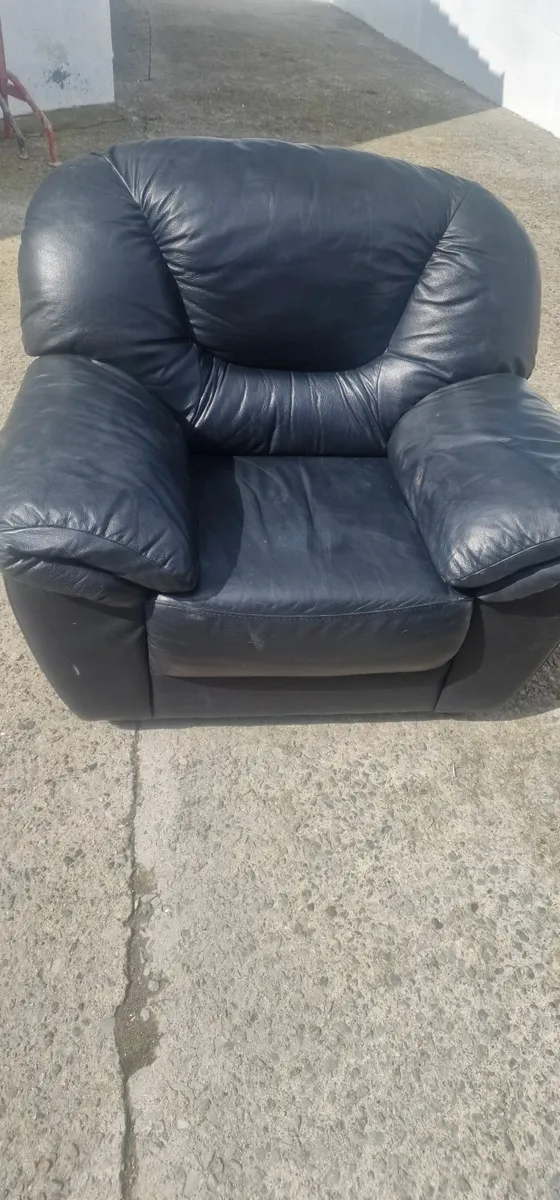 Black leather Suite - Image 3