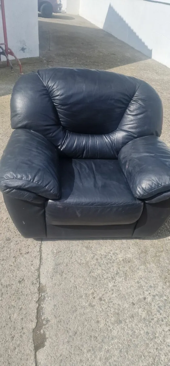 Black leather Suite - Image 4