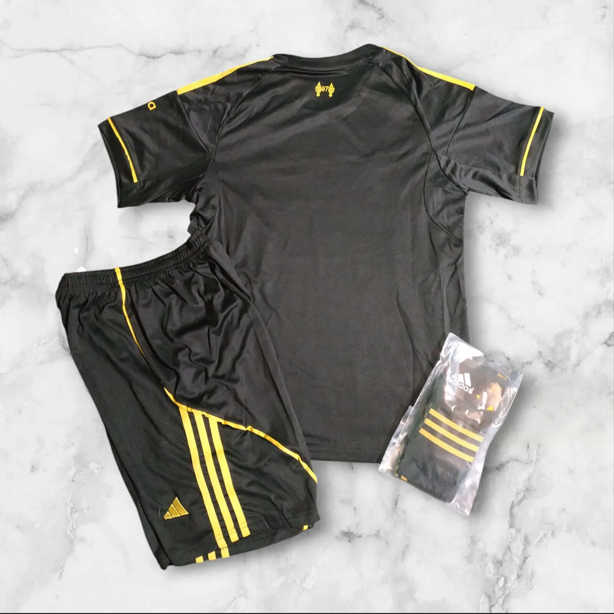 LIVERPOOL (BLACK/GOLD) KIDS FULL KIT ,10/11 ,12/13 - Image 2