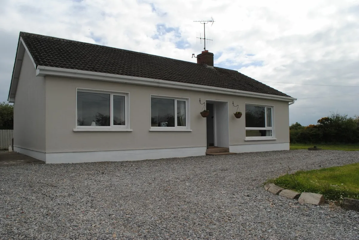 Charming Holiday home in Ballygarrett - Image 1