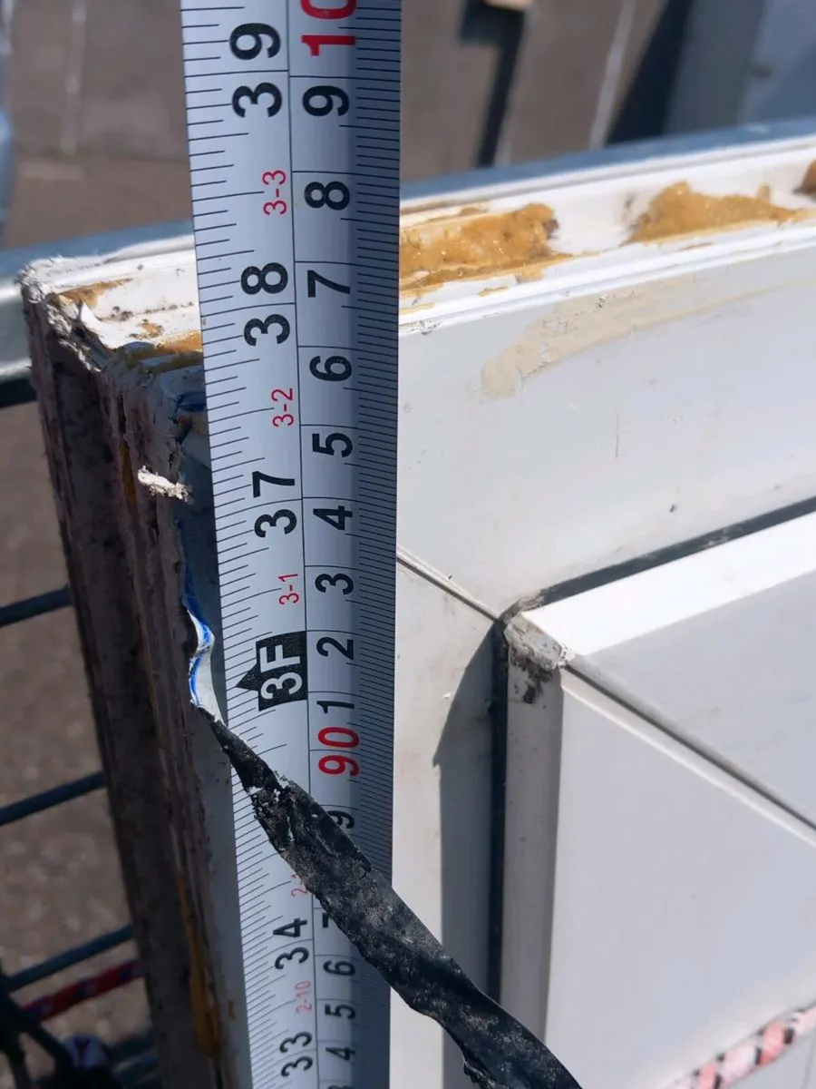 Pvc door 🚪 and frame two keys - Image 4