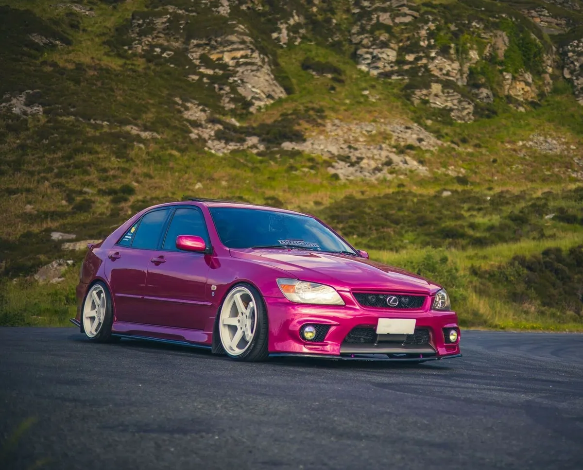 Lexus IS200 - Image 1