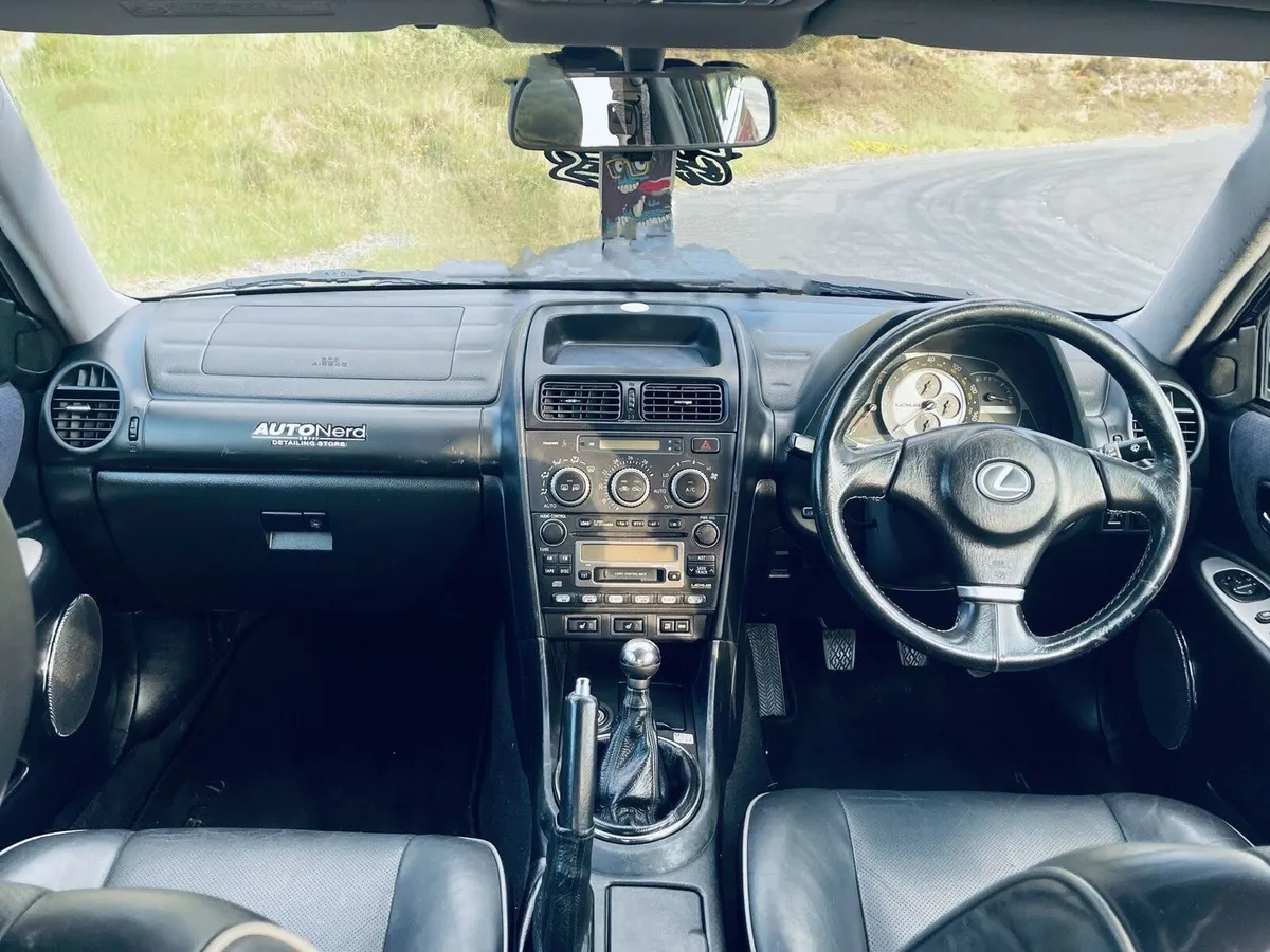 Lexus IS200 - Image 2