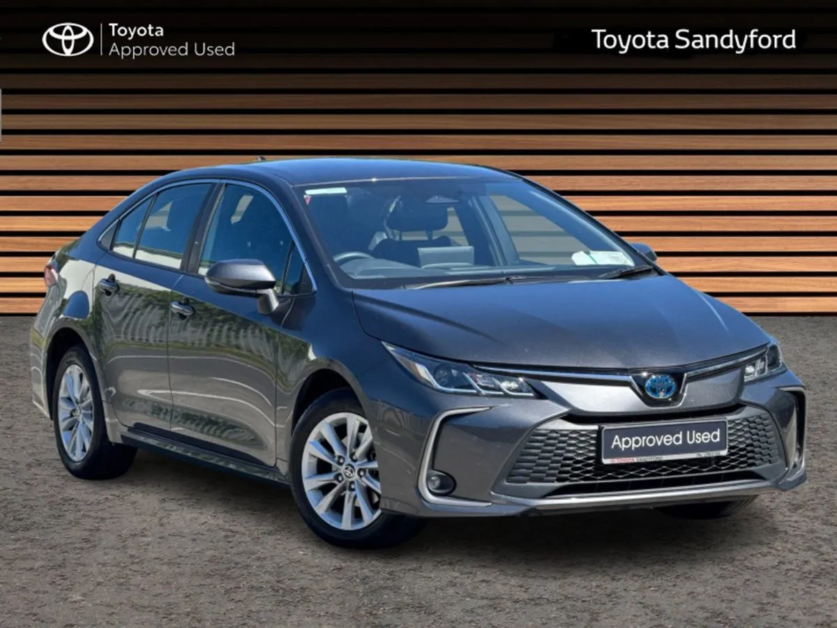 Toyota Corolla Hybrid Luna Auto Saloon // Toyota - Image 1