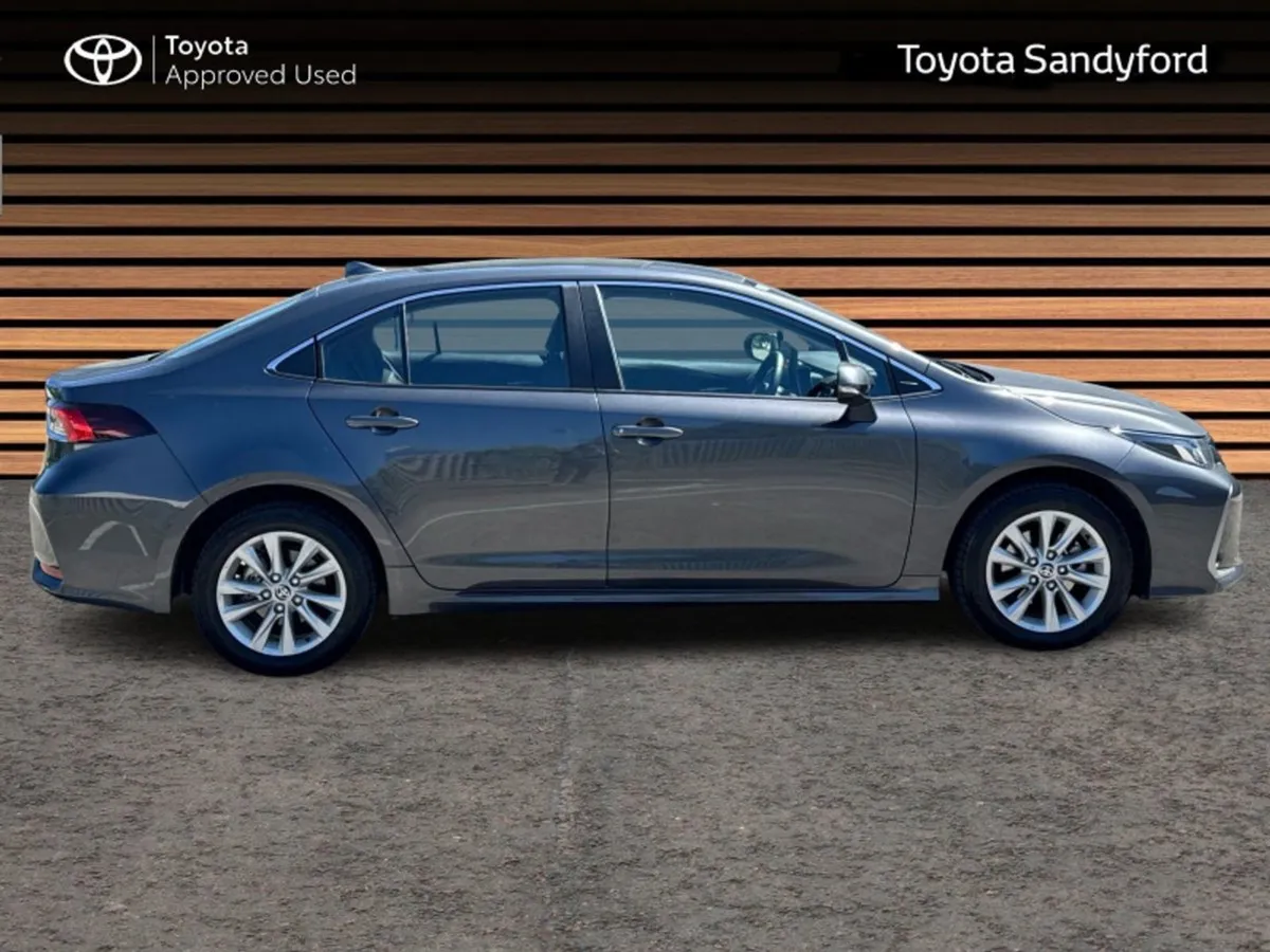 Toyota Corolla Hybrid Luna Auto Saloon // Toyota - Image 3