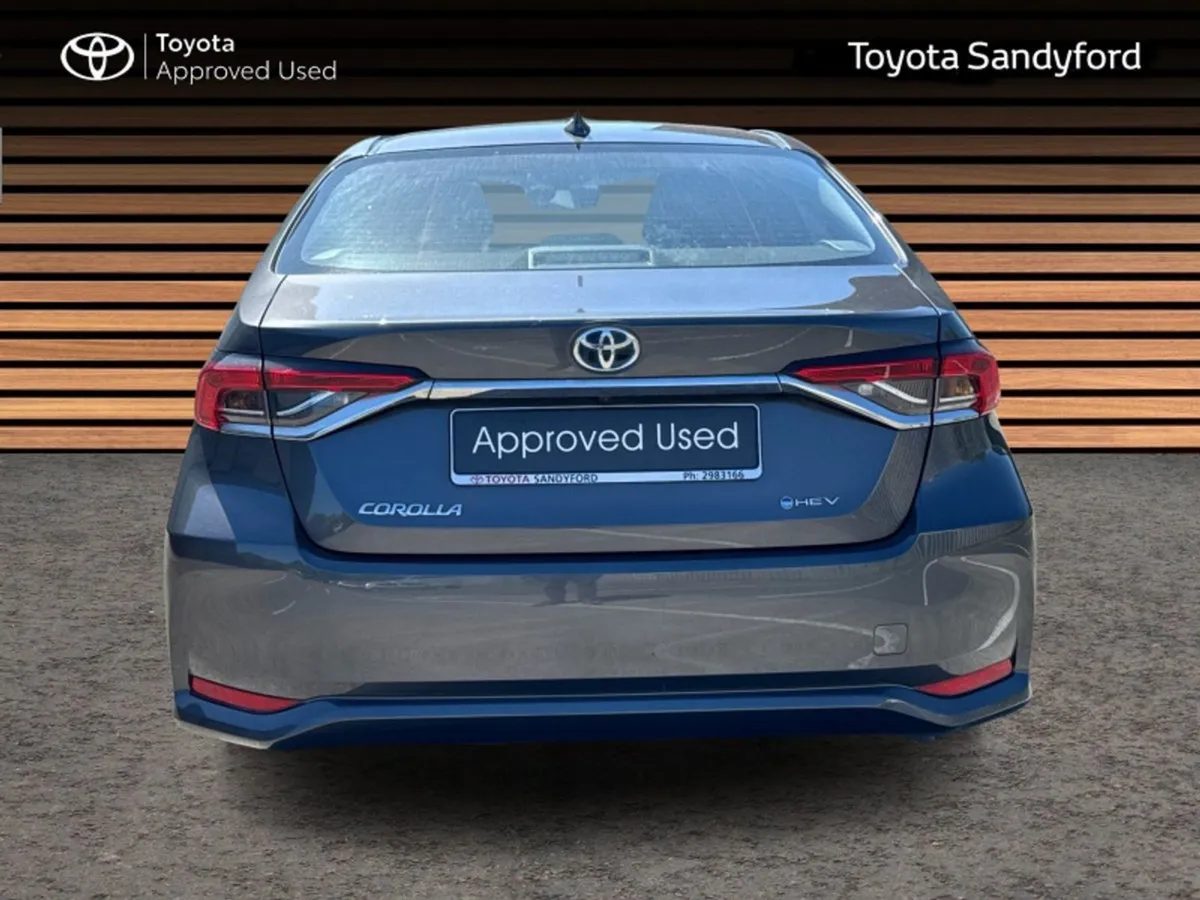 Toyota Corolla Hybrid Luna Auto Saloon // Toyota - Image 4
