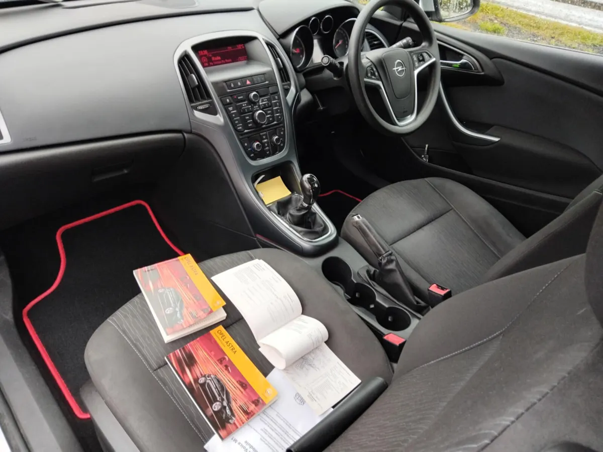 Opel Astra 2012 Stunning Ready to drive away today - Image 2